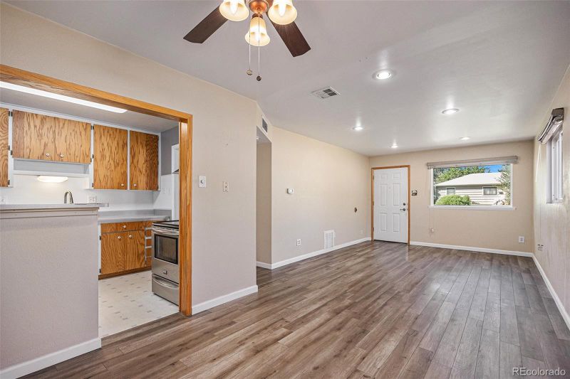 1066 Worchester St, Aurora, CO 80011
