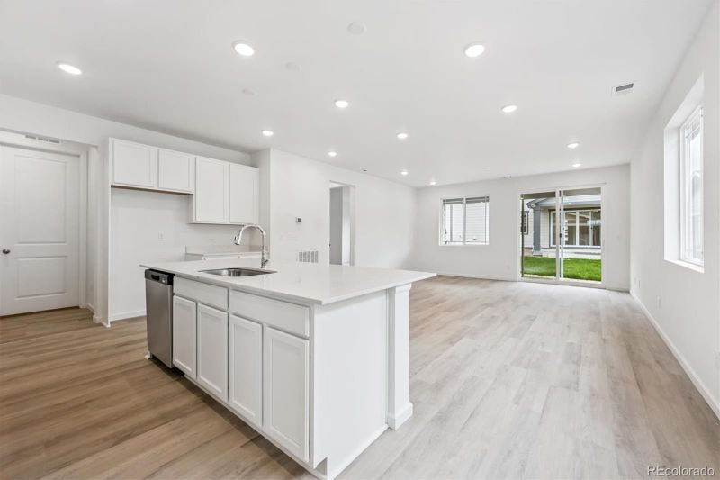 6587 N Nepal Ct, Aurora, CO 80019