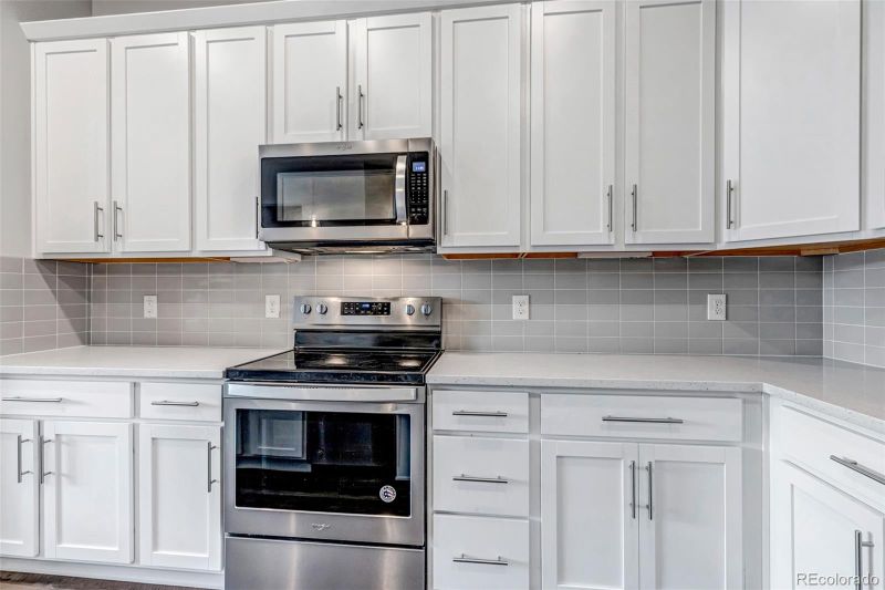 400 E Fremont Pl #404, Centennial, CO 80122
