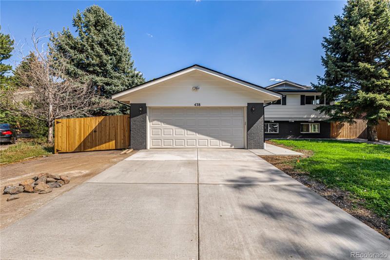 438 Oswego St, Aurora, CO 80010