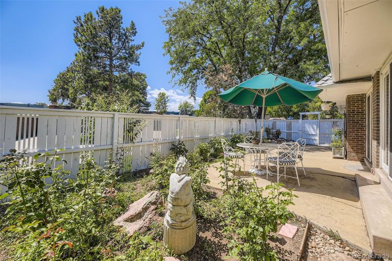 180 S Upham Ct, Lakewood, CO 80226
