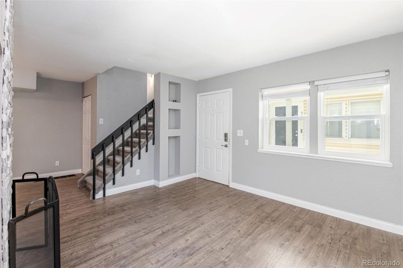 972 S Pitkin Ct, Aurora, CO 80017