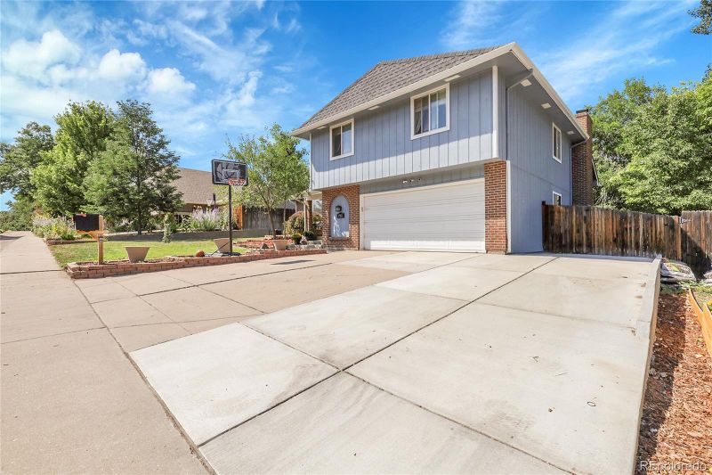 7951 W Quarto Dr, Littleton, CO 80128