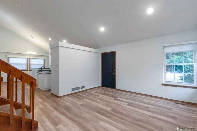 3674 S Flanders St, Aurora, CO 80013