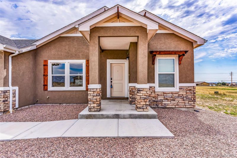 1350 N Ladonia Dr, Pueblo, CO 81007