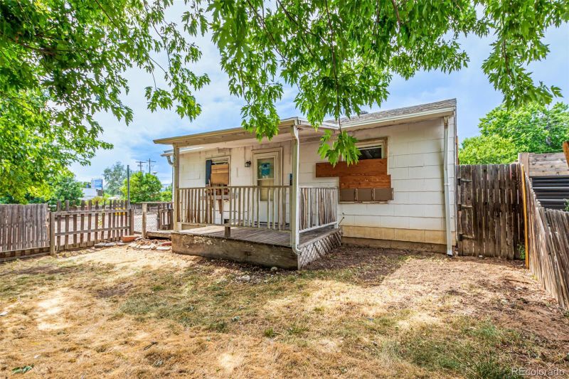 1555 Swadley St, Lakewood, CO 80215