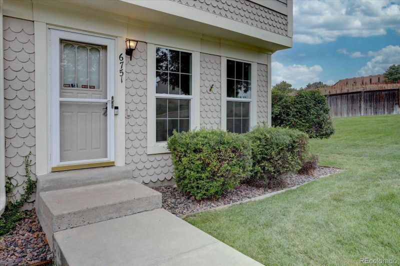 6751 S Independence St, Littleton, CO 80128