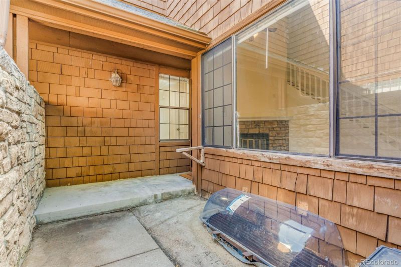12174 E 2nd Dr, Aurora, CO 80011