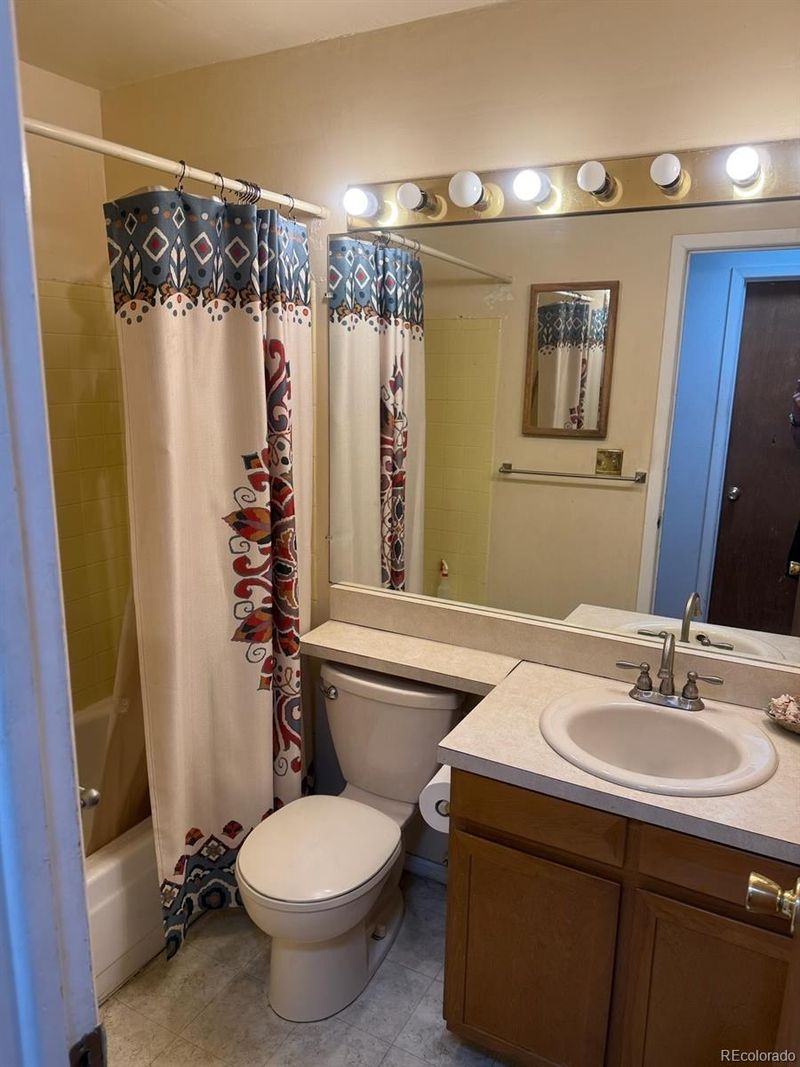 2884 S Mobile St, Aurora, CO 80013