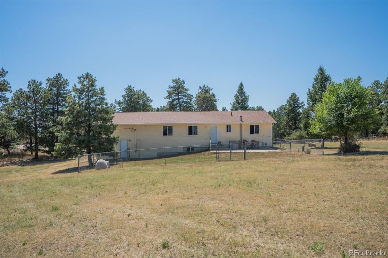 1647 Buttercup Rd, Elizabeth, CO 80107