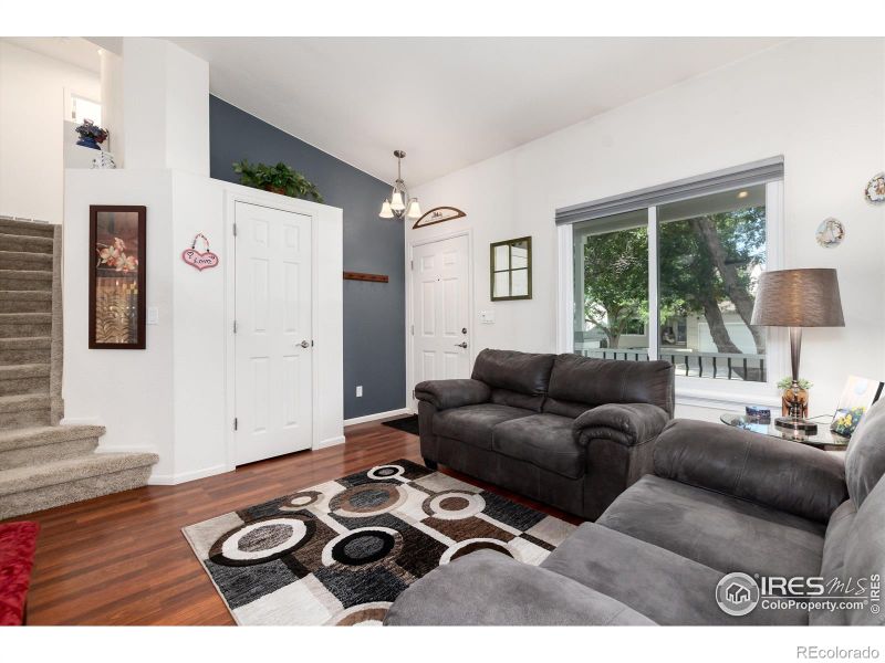 1283 Cumberland Dr, Longmont, CO 80504