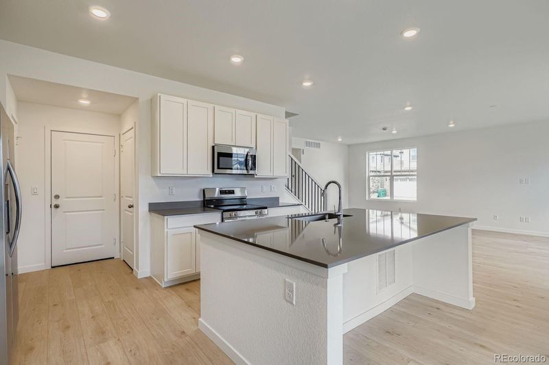 28694 E 7th Ave, Watkins, CO 80137