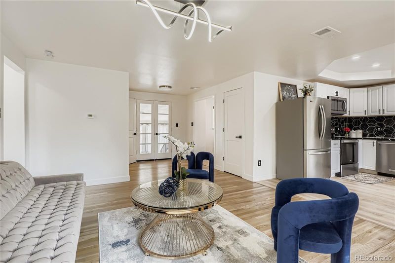1082 Geneva St, Aurora, CO 80010