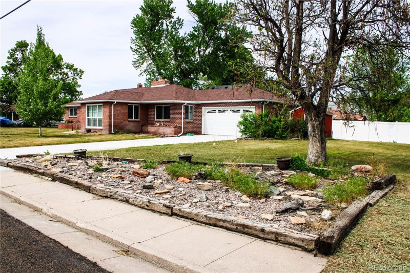 820 Walnut St, Julesburg, CO 80737