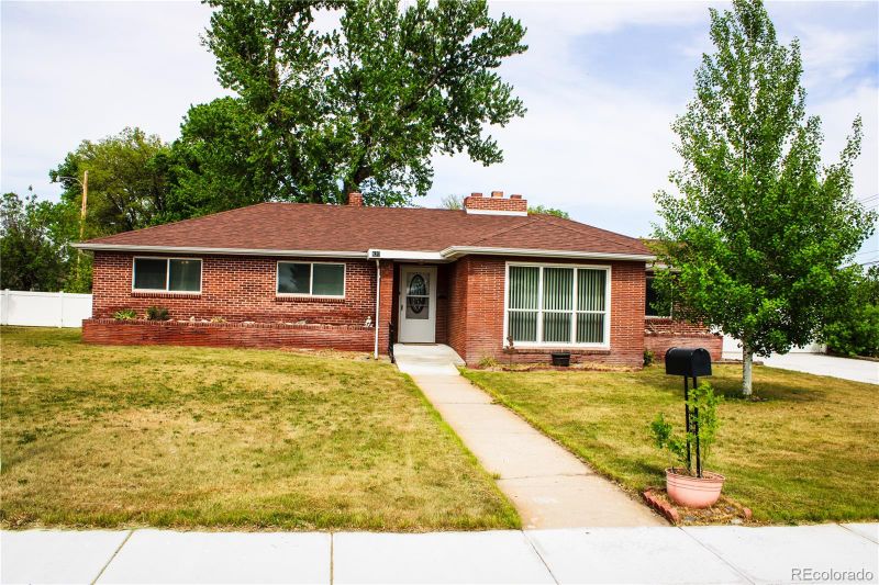 820 Walnut St, Julesburg, CO 80737