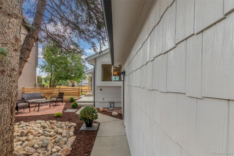 562 Longfellow Ln, Highlands Ranch, CO 80126