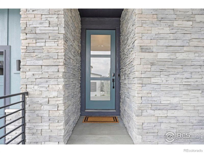 5610 Four Leaf Dr, Longmont, CO 80503