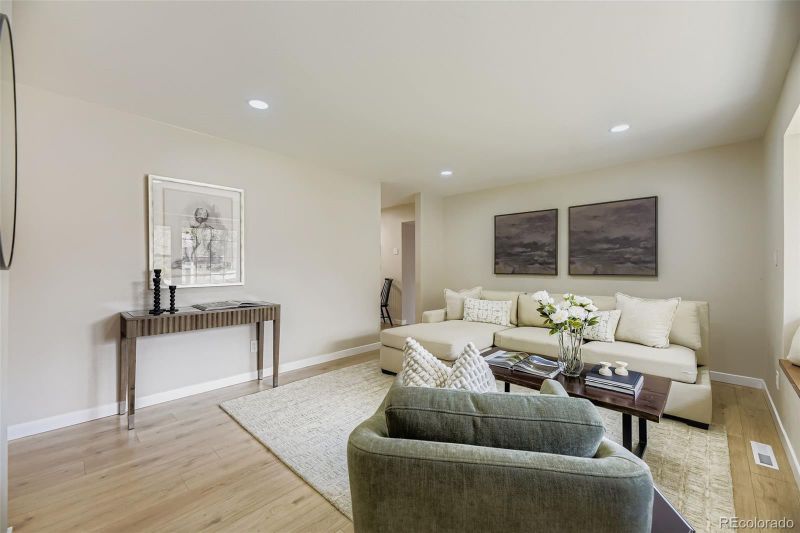 414 S Worchester Way, Aurora, CO 80012