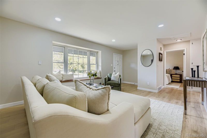 414 S Worchester Way, Aurora, CO 80012