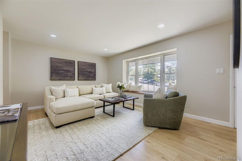 414 S Worchester Way, Aurora, CO 80012