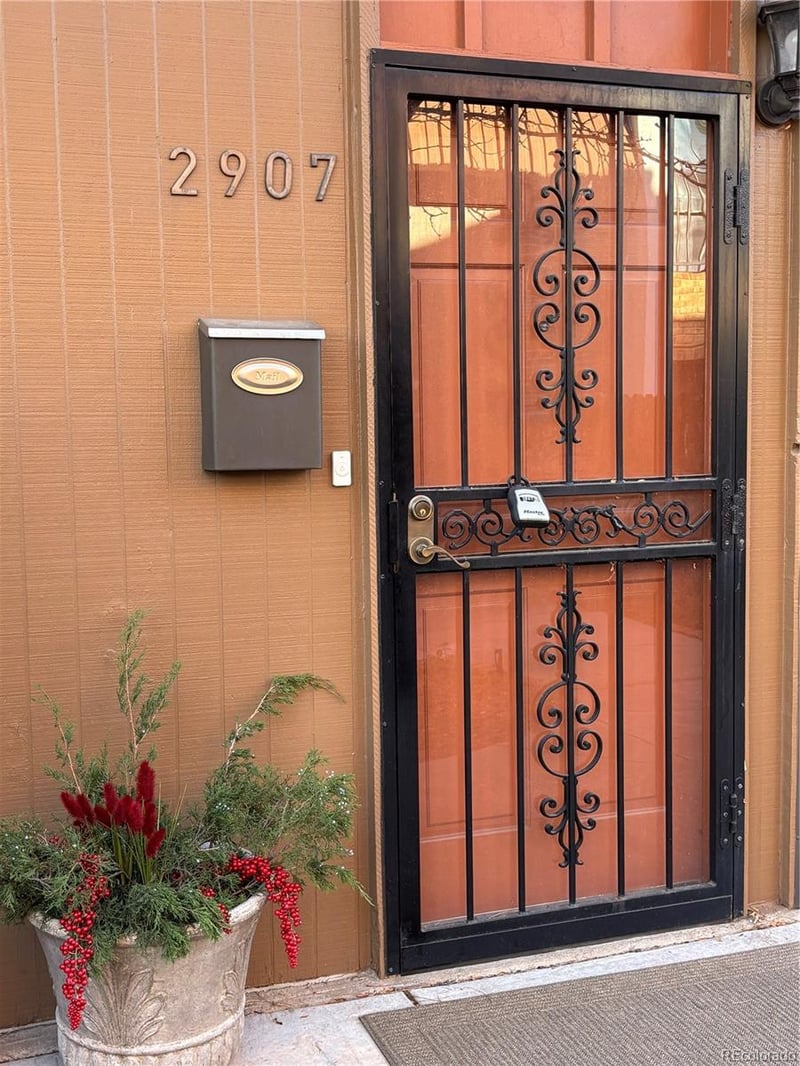 2907 S Locust St, Denver, CO 80222