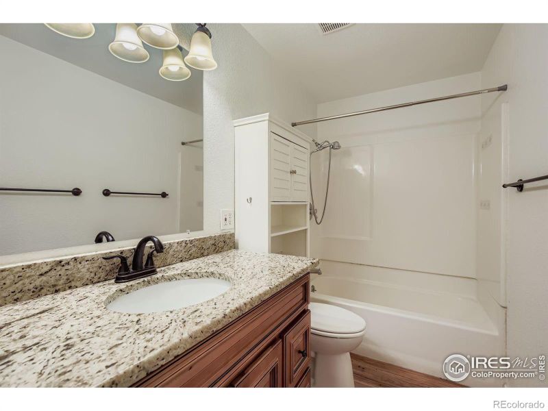 2412 Sunset Dr, Longmont, CO 80501