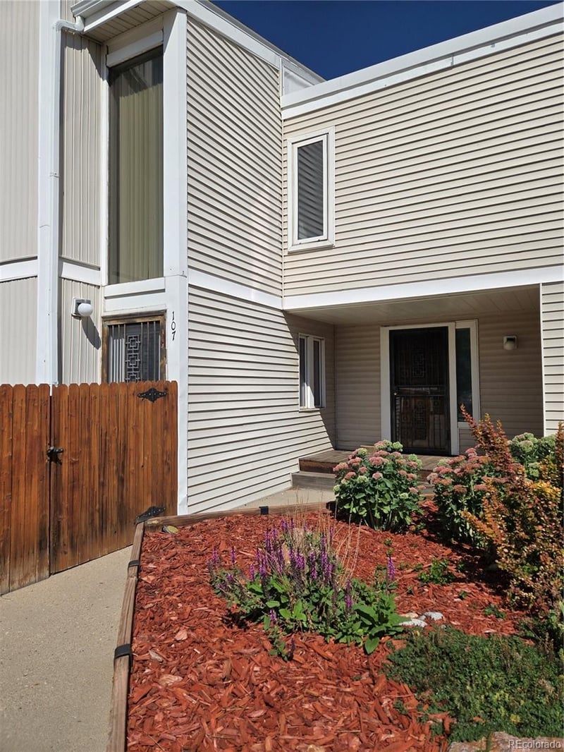 1050 S Monaco Pw #107, Denver, CO 80224