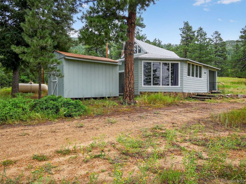 8689 Douglas Ln, Beulah, CO 81023