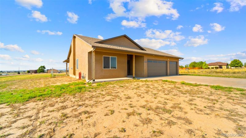 634 E Fredonia Dr, Pueblo, CO 81007