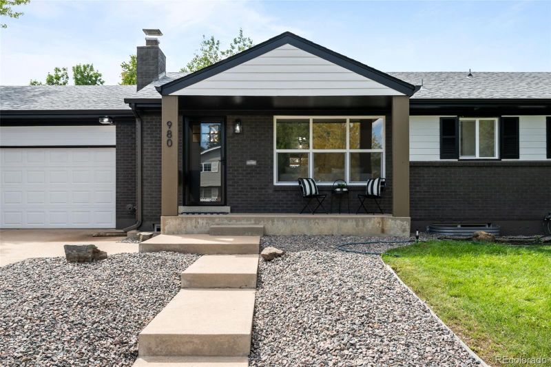 980 E Briarwood Cir, Centennial, CO 80122