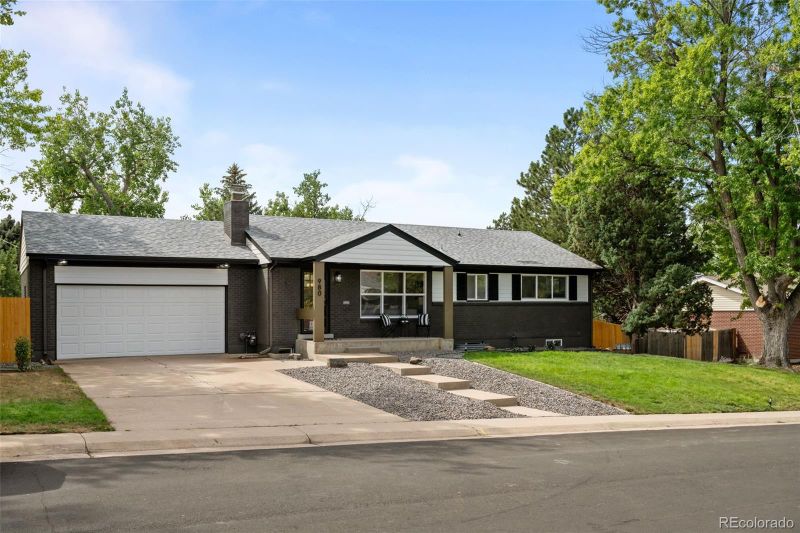 980 E Briarwood Cir, Centennial, CO 80122