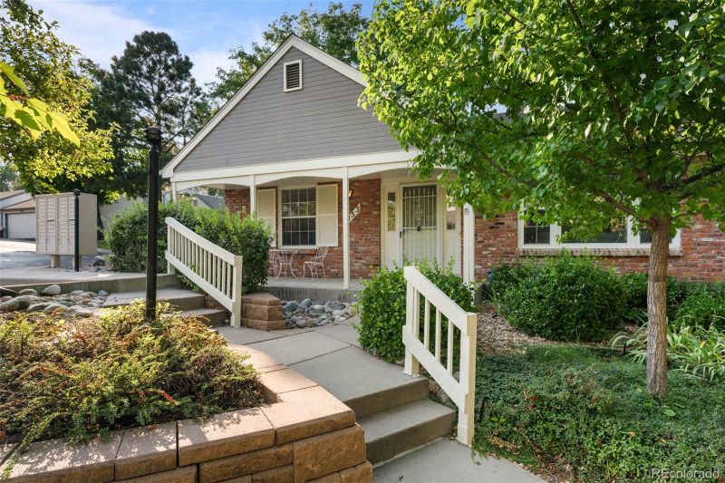 7153 E Briarwood Dr, Centennial, CO 80112