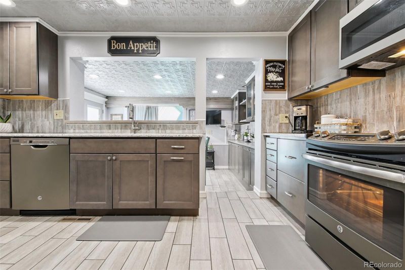 6917 Parfet St, Arvada, CO 80004