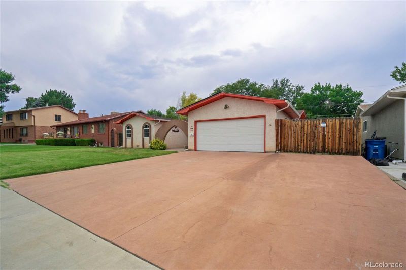 123 Carrillon Ln, Pueblo, CO 81005