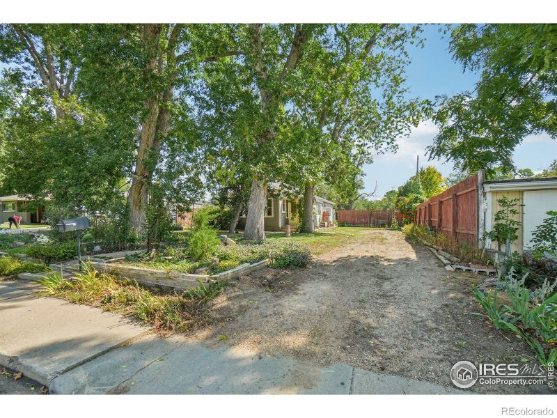 1444 Bowen St, Longmont, CO 80501