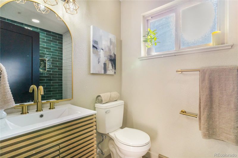 135 Garnet St, Broomfield, CO 80020