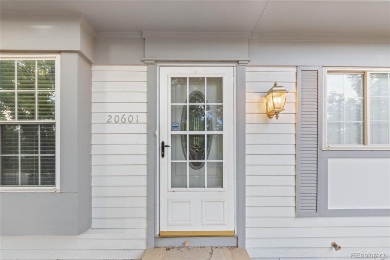 20601 E Buchanan Dr, Aurora, CO 80011