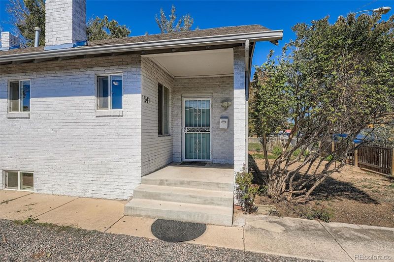 1541 Dallas St, Aurora, CO 80010