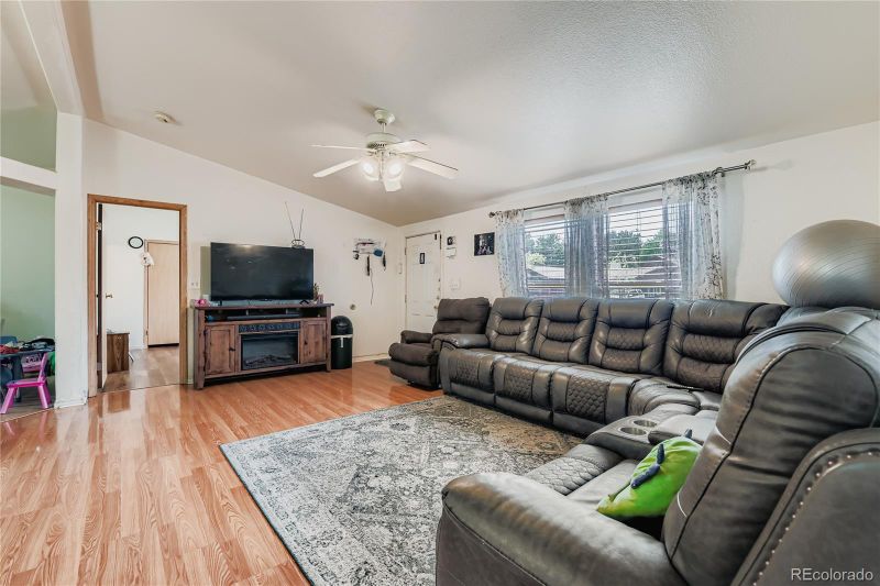 332 Glen Ayre St, Dacono, CO 80514