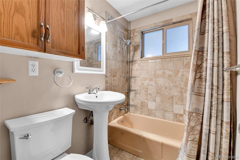 1255 S Chase St, Lakewood, CO 80232