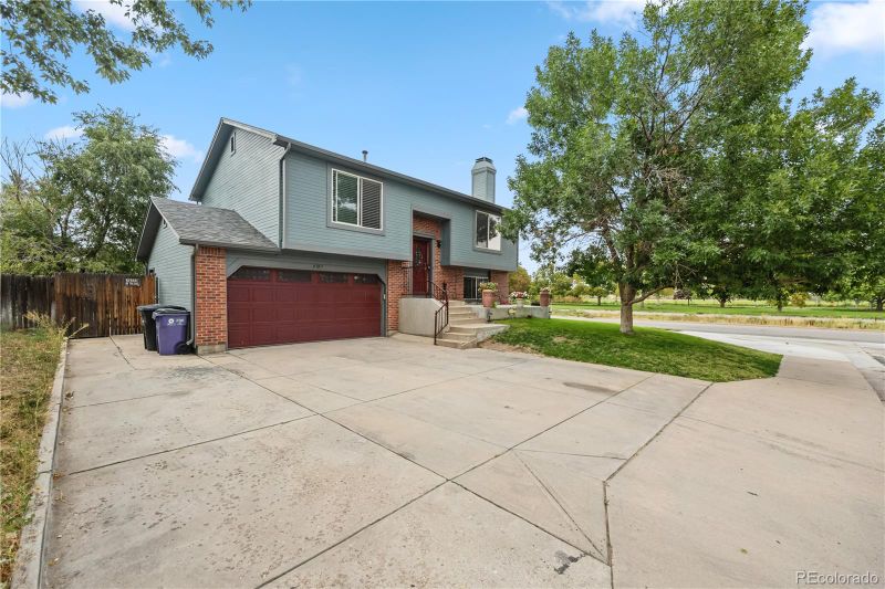 4897 Chandler Ct, Denver, CO 80239