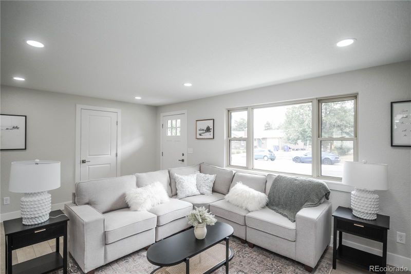 6983 S Cherry St, Centennial, CO 80122