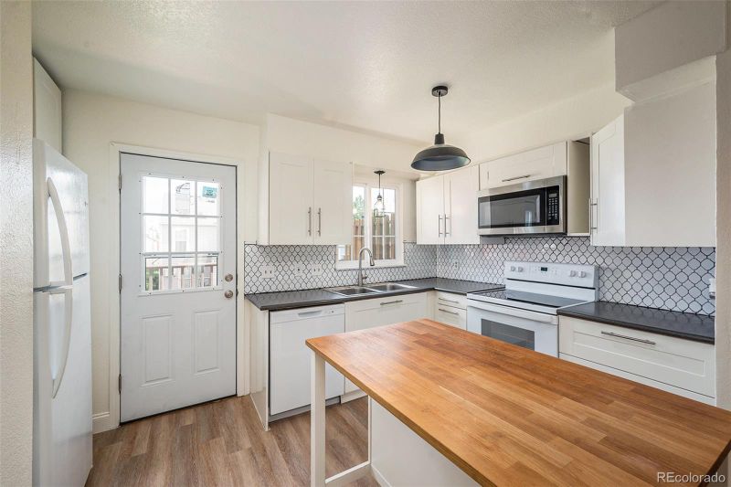 6800 S Independence St, Littleton, CO 80128