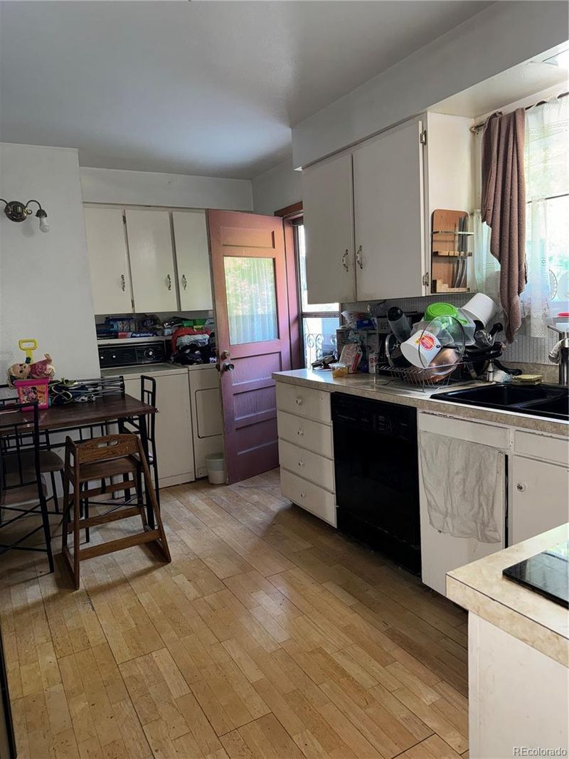 6142 S Logan Pl, Centennial, CO 80121