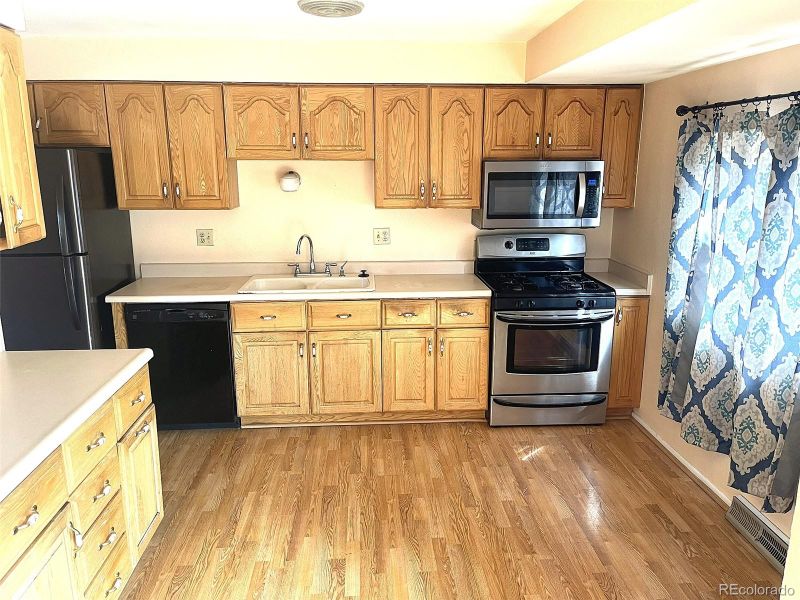 1280 Dearborn St, Aurora, CO 80011
