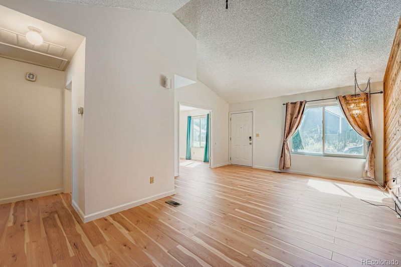 19660 E Loyola Cir, Aurora, CO 80013
