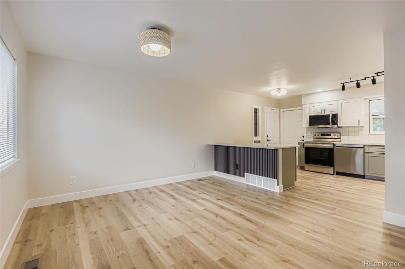 963 S Macon St, Aurora, CO 80012
