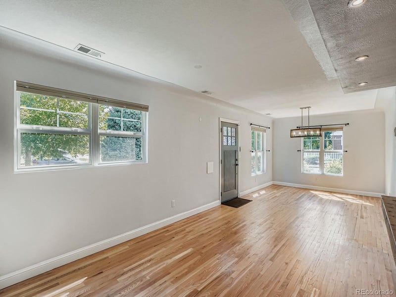 1701 Roslyn St, Denver, CO 80220