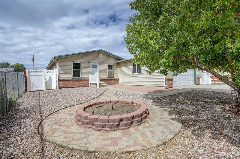 725 2nd St, Bennett, CO 80102