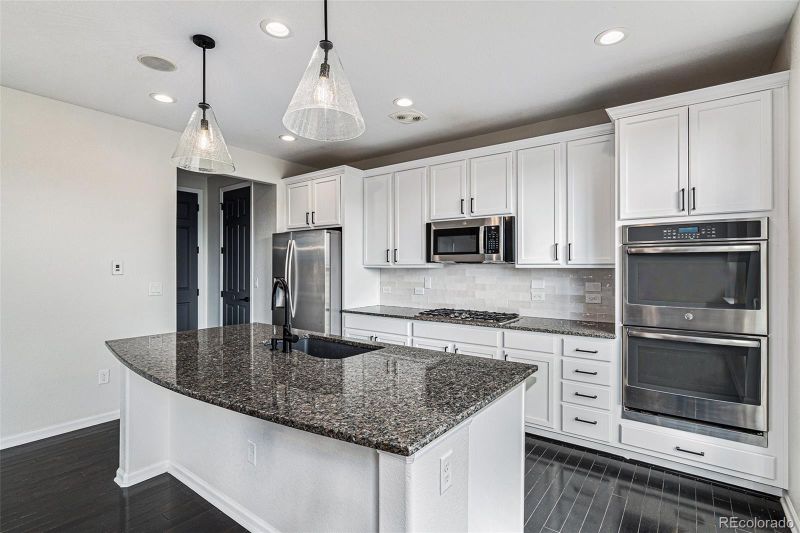 6700 S Kellerman Way, Aurora, CO 80016